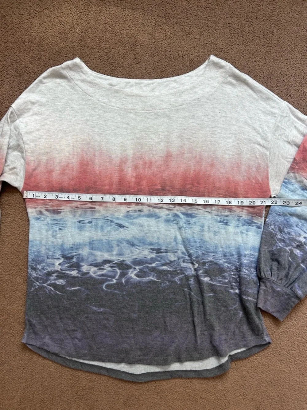 Democracy Women’s Top Sz L Off White Pink & Blue Ripple Water Print Long Sleeved - Picture 2 of 4